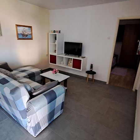 Apartments Damjan Brist Bagian luar foto