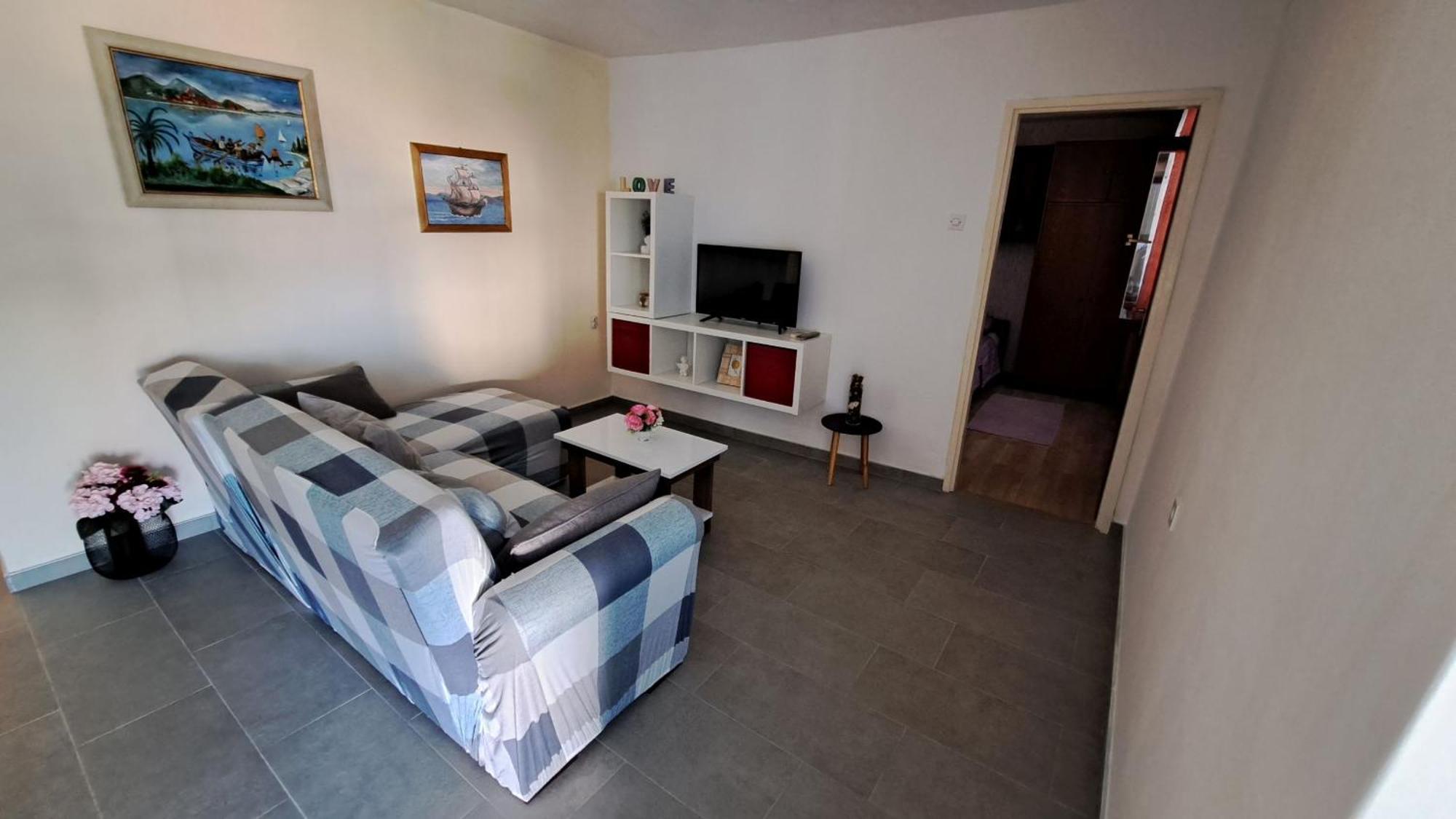 Apartments Damjan Brist Bagian luar foto