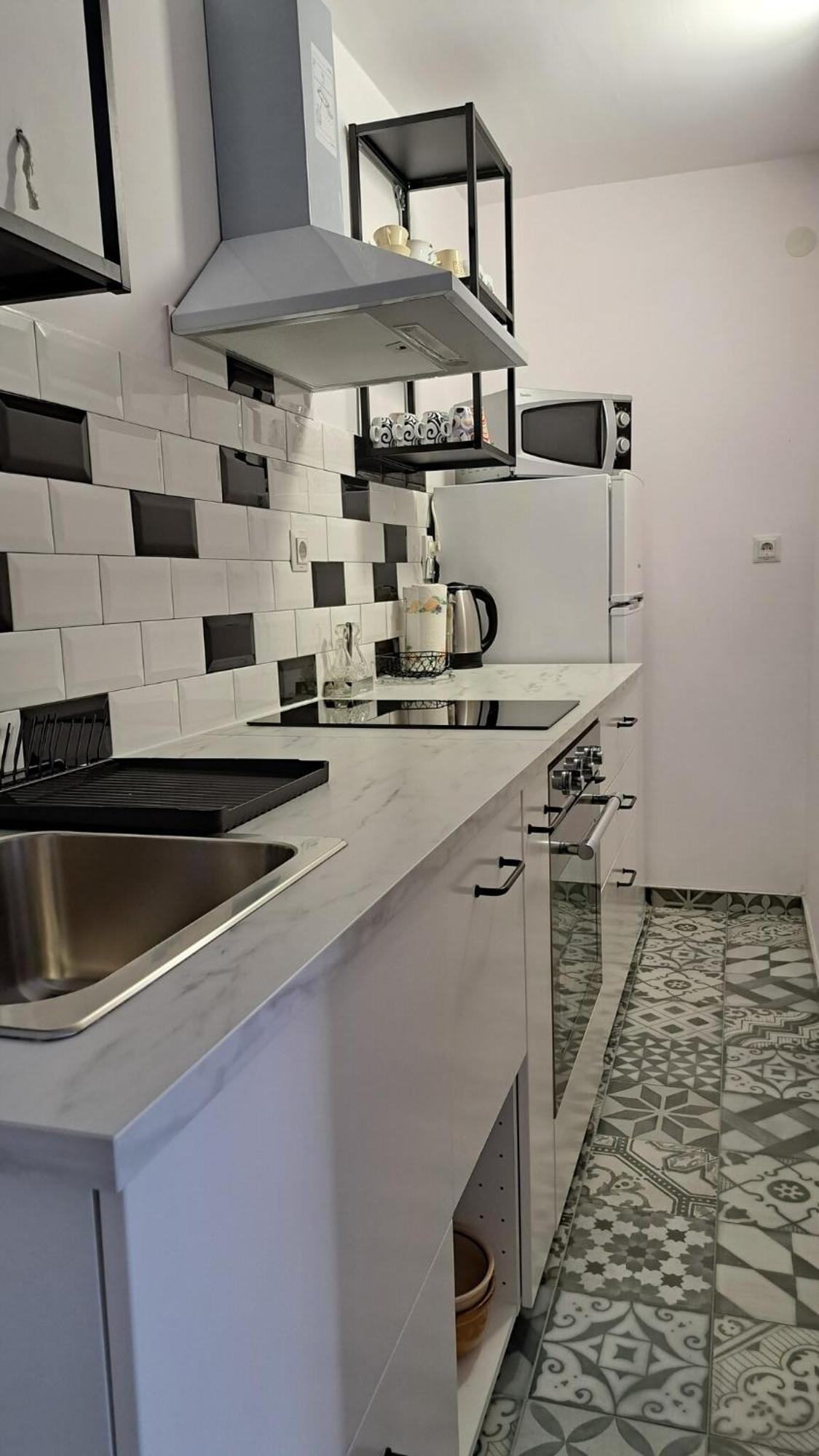 Apartments Damjan Brist Bagian luar foto