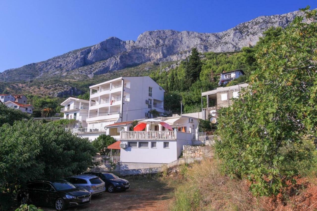 Apartments Damjan Brist Bagian luar foto