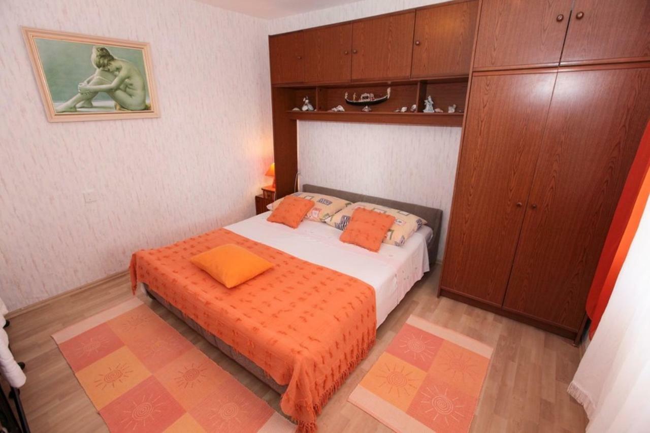 Apartments Damjan Brist Bagian luar foto