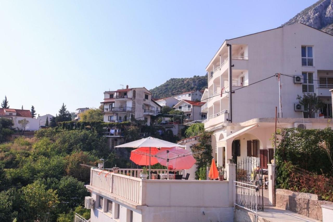 Apartments Damjan Brist Bagian luar foto