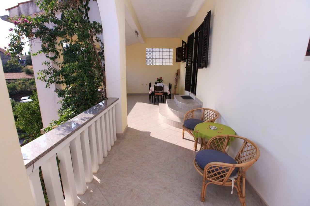Apartments Damjan Brist Bagian luar foto